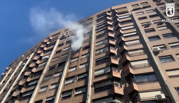 Arde sin heridos un piso en el barrio de La Estrella