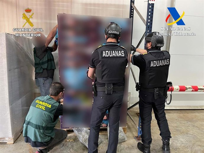 Intervención de la Guardia Civil en el Puerto de Bilbao