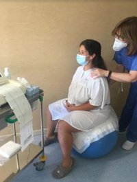 Entidades sanitarias denuncian la escasez de matronas en España: "Pone en riesgo la seguridad y la salud reproductiva"