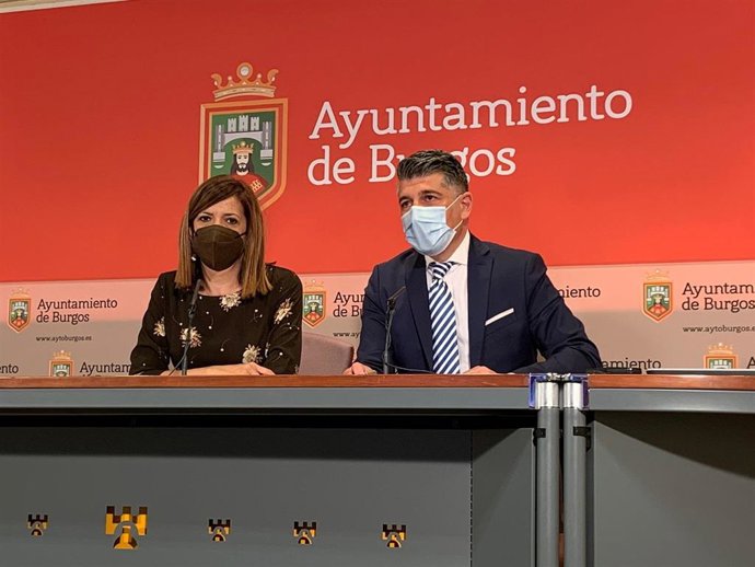 Los portavoces del equipo de Gobierno del Ayuntamiento de Burgos Nuria Barrio y Vicente marañón.
