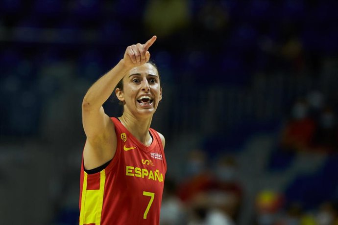 Archivo - Alba Torrens durante un partido de la selección española femenina de baloncesto