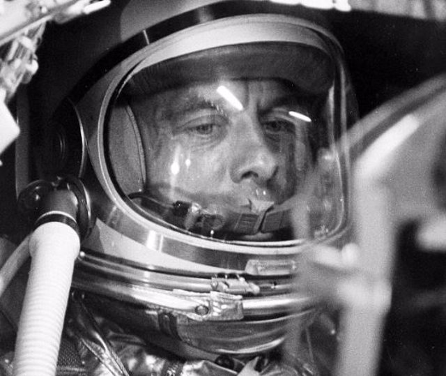 Alan Shepard en la cápsula Mercury durante una simulaciòn previa al vuelo