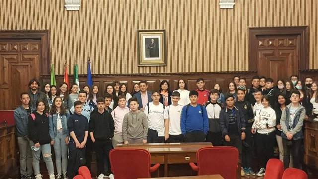 Recepción a estudiantes de Torredelcampo.