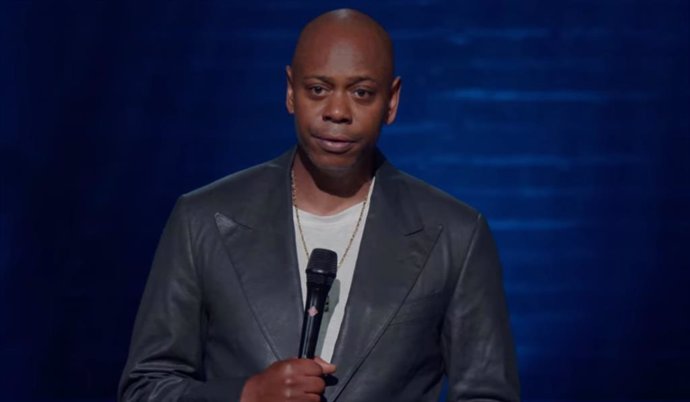 Dave Chappelle, agredido por un hombre armado en una actuación y Chris Rock pregunta: "¿Ese era Will Smith?"