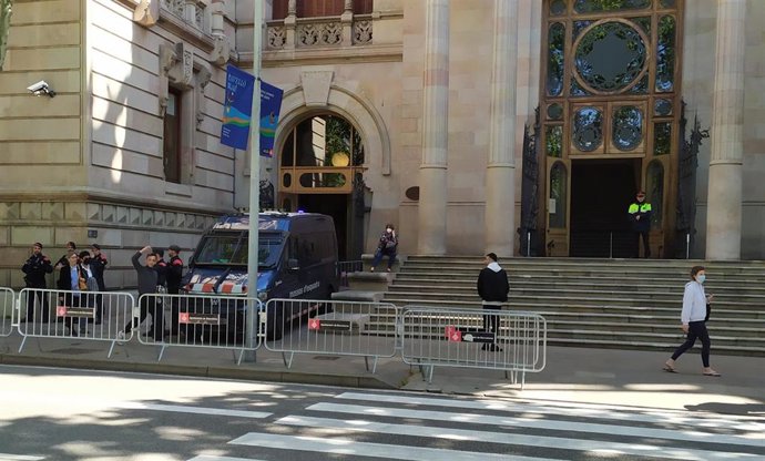 El activista independentista Marcel Vivet llega al TSJC para la vista de apelación a su condena a 5 años de cárcel, el 26 de abril de 2022.