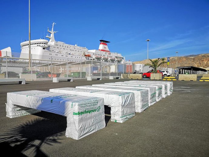 Nuevos asientos en las proximidades de la Estación Marítima del puerto de Almería