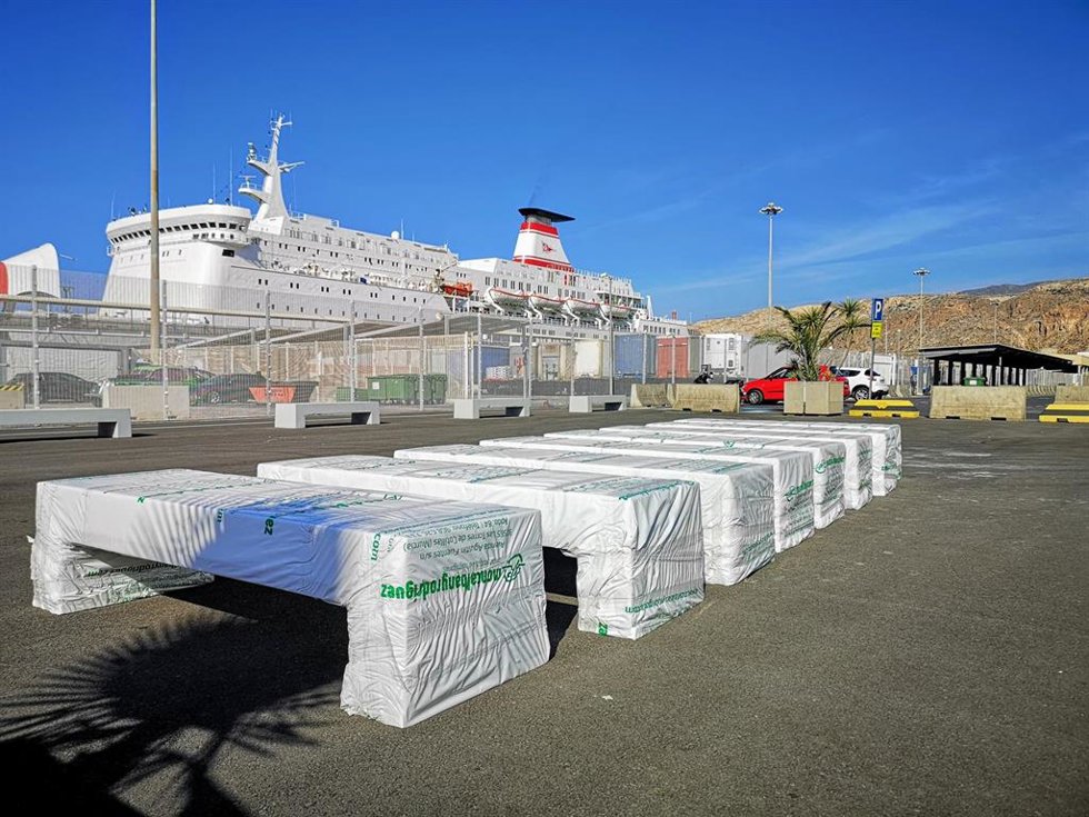Nuevos asientos en las proximidades de la Estación Marítima del puerto de Almería