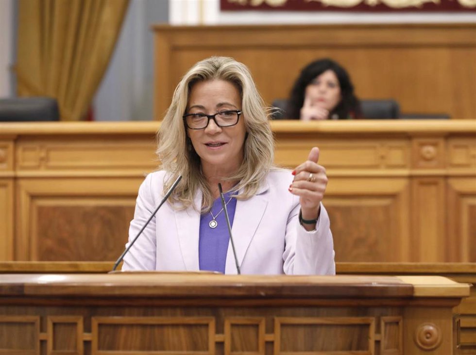 La portavoz del Grupo Parlamentario Popular, Lola Merino, en el pleno de las Cortes