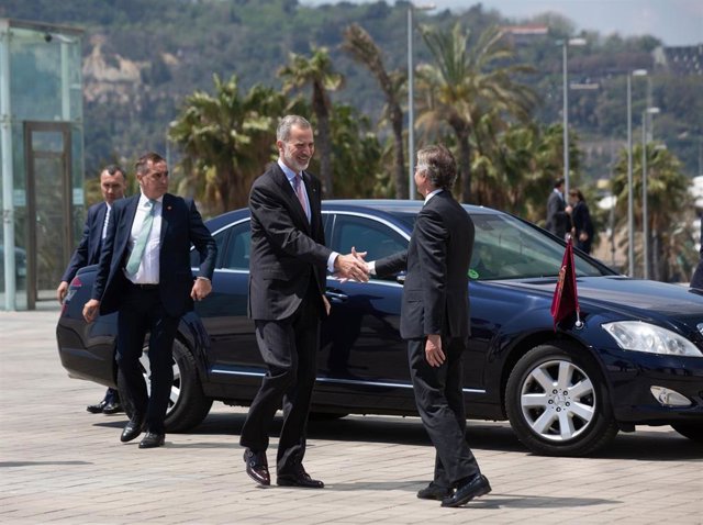 El Rey Felipe VI a su llegada al Cercle d'Economia.