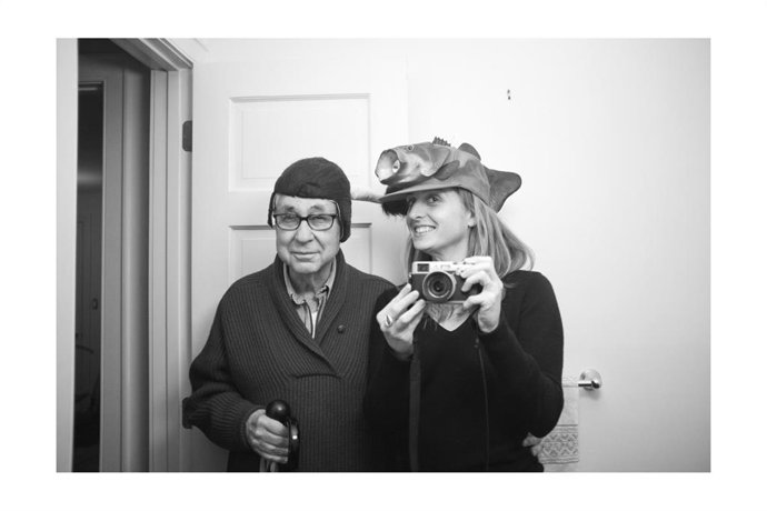 Archivo - Trying hats in the bathroom mirror at the East Hampton home  March 4th 2012 East Hampton, New York