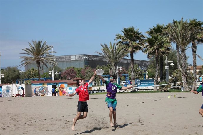 La playa de Huelin será escenario este fin de semana de la Copa del Sol Ultimate Frisbee Ciudad de Málaga
