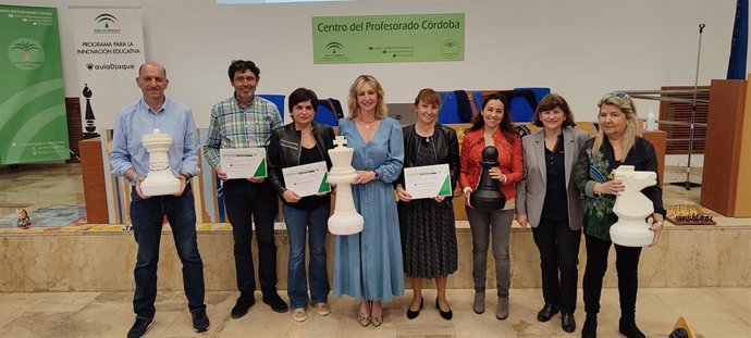 Troncoso (centro), durante la entrega de los galardones del programa 'aulaDjaque'.