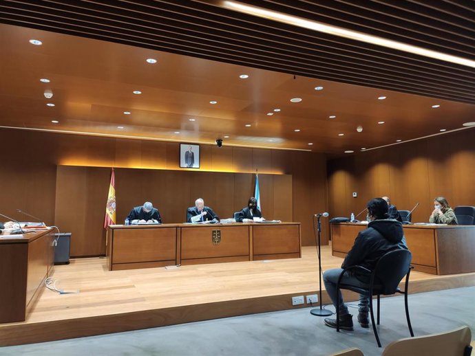 Un fisioterapeuta acusado de agredir sexualmente a una paciente en una clínica de Carballo (A Coruña) en octubre de 2020 ha declarado este jueves en la sección segunda de la Audiencia Provincial de A Coruña