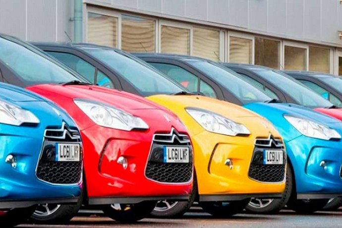 Archivo - Coches nuevos matriculados.