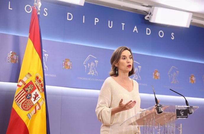 La secretaria General del Partido Popular y portavoz del partido, Cuca Gamarra, interviene en una rueda de prensa posterior a una Junta de Portavoces en el Congreso de los Diputados, a 3 de mayo de 2022, en Madrid (España).