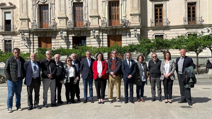 Responsables municipales con miembros de la Plataforma Ciudadana en Defensa de la UJA