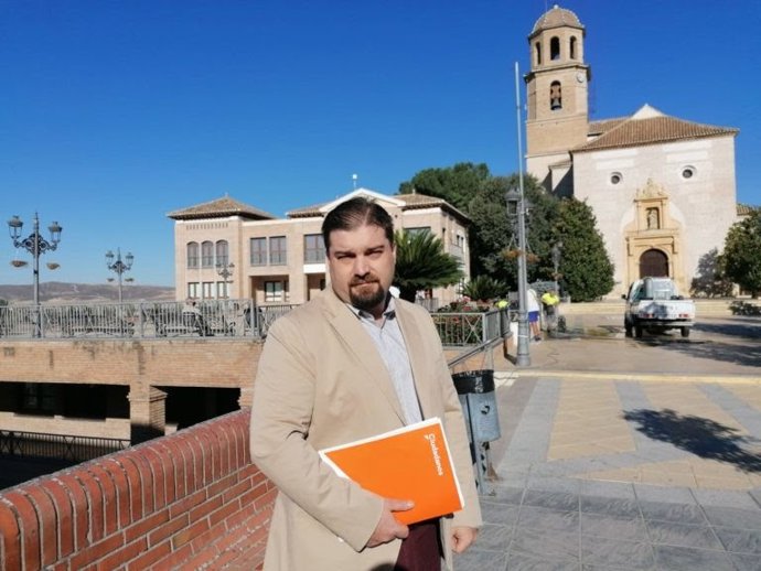 El portavoz de Cs en el Ayuntamiento de Alhendín (Granada) y concejal de Mantenimiento, Servicios Sociales, Familias y Consumo, Modesto Zambrano.