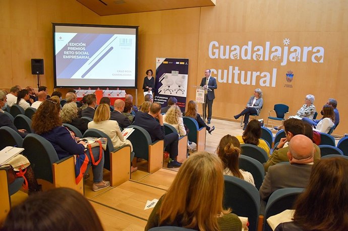 Rojo anuncia en los Premios al Reto Social Empresarial que el Ayuntamiento doblará la ayuda a Cruz Roja a 70.000 euros