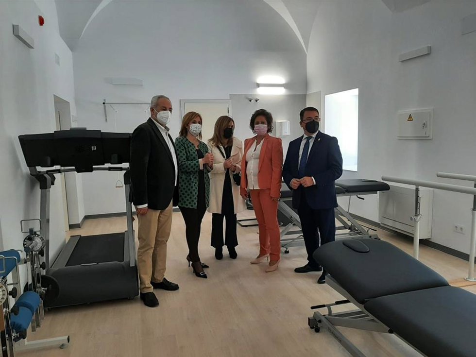 Visita de responsables al Hospital Municipal de Andújar en una imagen de archivo