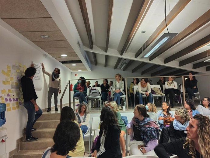 Varios participantes en la jornada de reflexión sobre la formación que se ofrece a los trabajadores en materia de salud y género.