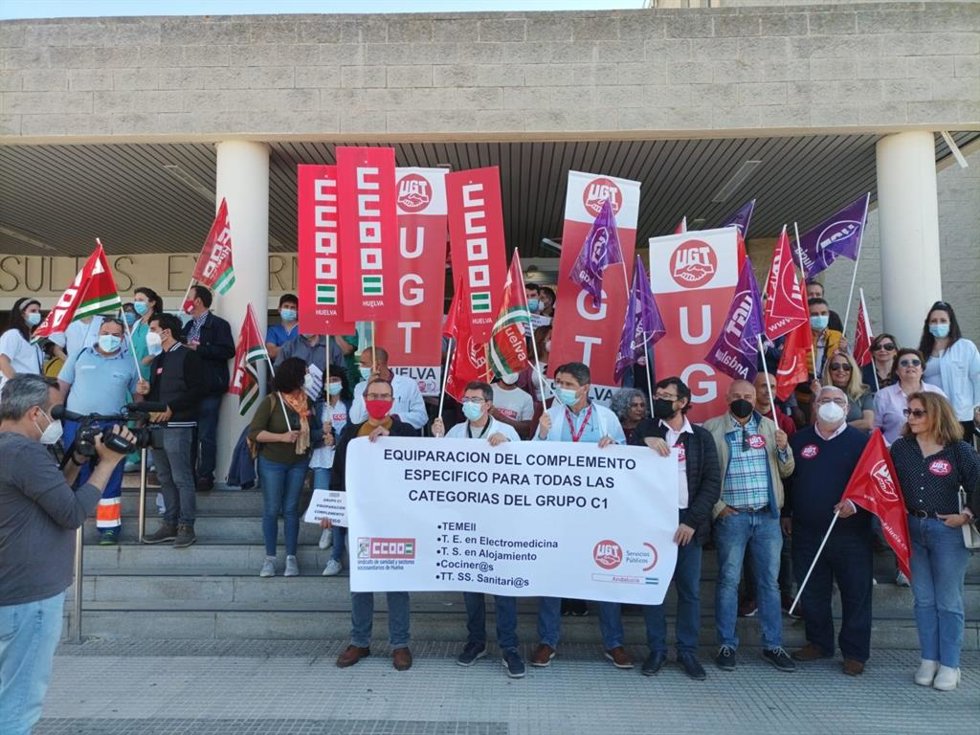 CCOO y UGT se concentran en Córdoba, Cádiz y Huelva para exigir mejoras a los técnicos en cuidados de enfermería del SAS