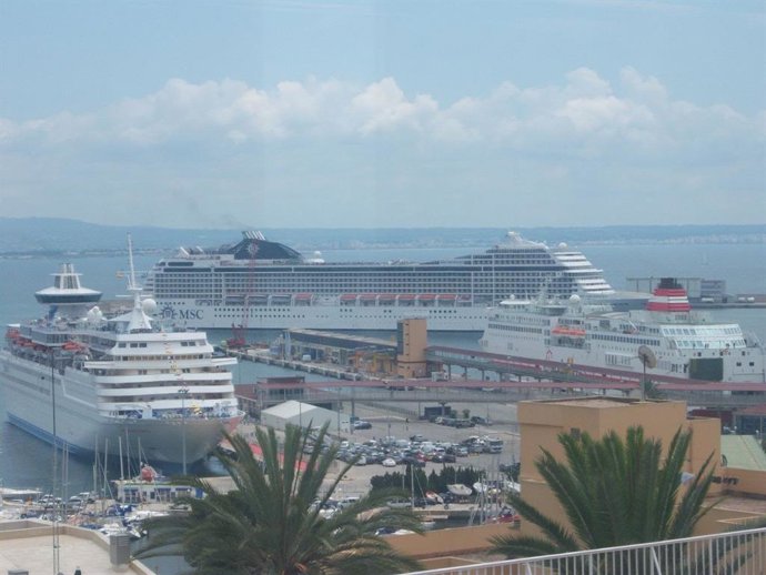 Cruceros en el puerto de Palma.