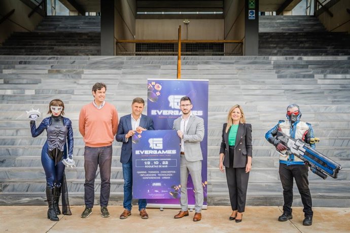 Presentación del evento Evergames en Roquetas de Mar (Almería).