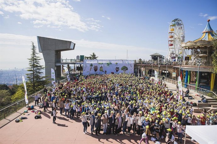 Mercabarna y Agem celebran los 20 años de la campaña '5 al dia' con un acto en el Tibidabo.