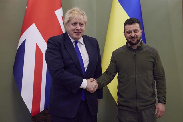 El primer ministro de Reino Unido, Boris Johnson, y el presidente de Ucrania, Volodimir Zelenski. 