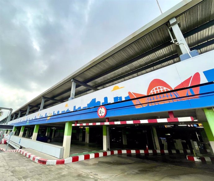 Nuevo mural en el aparcamiento del aeropuerto de Valncia