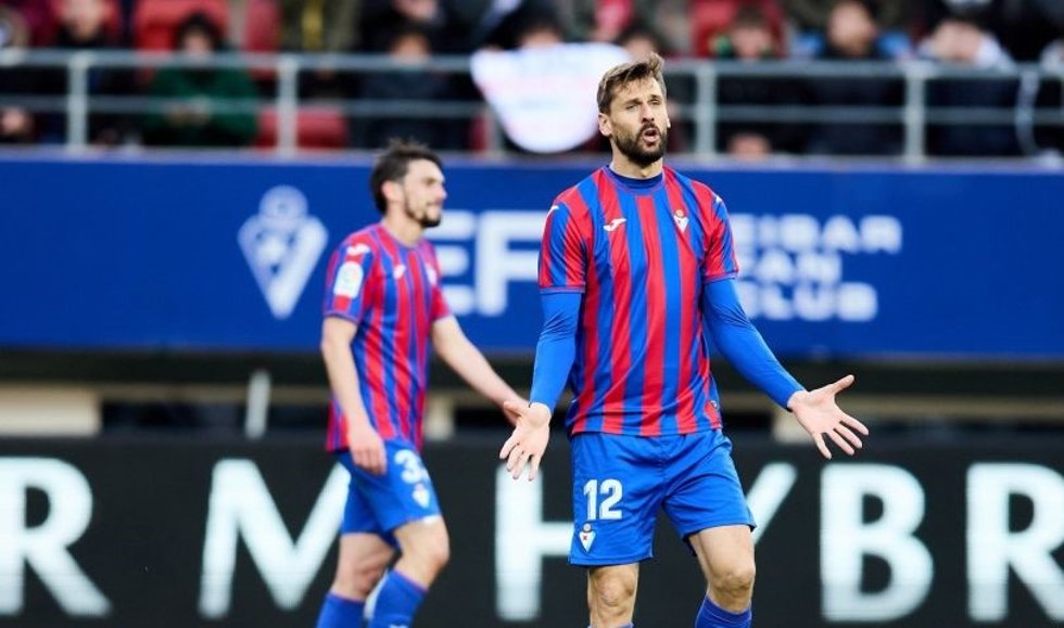 Archivo - Fernando Llorente en el Eibar - Mirandés