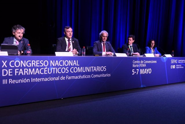 El congreso ha sido inaugurado por el consejero de Sanidad de la Comunidad de Madrid, Enrique Ruiz Escudero, quien ha estado acompañado por el presidente de SEFAC, Vicente J. Baixauli.