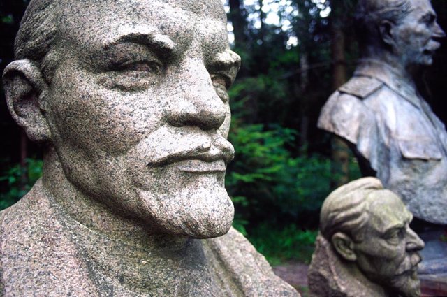 Estatua de Lenin en Grutas Park, en la capital lituana de Vilna