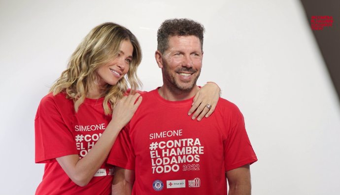 Carla Pereyra y Diego Pablo Simeone, juntos en el vídeo que piden apoyo para la campaña contra el hambre