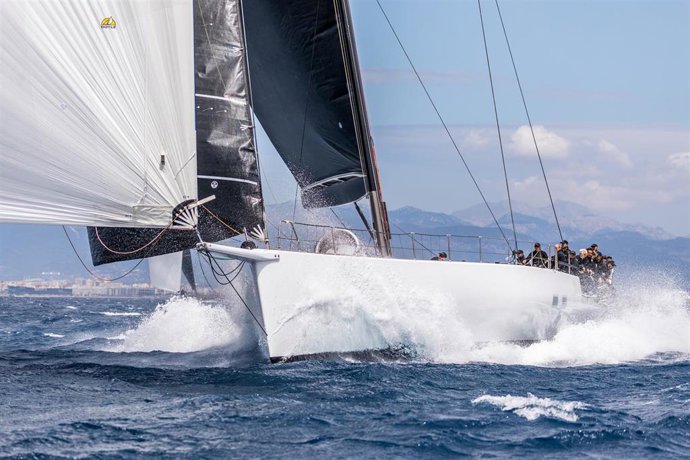 El Galateia en el estreno de la 18 edición de la PalmaVela