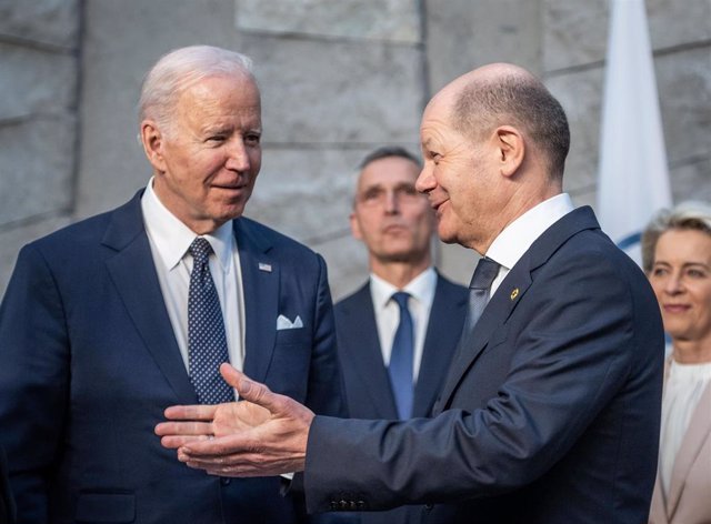 Archivo - El presidente de Estados Unidos, Joe Biden (I), junto con el canciller alemán, Olaf Scholz (D)