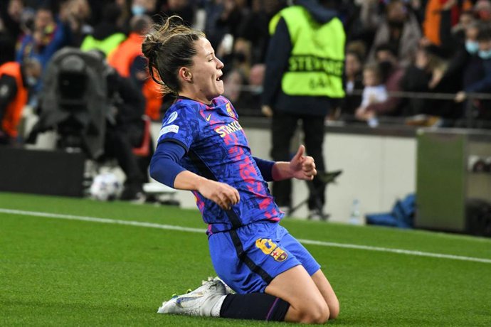 Archivo - Claudia Pina celebrando un gol con el FC Barcelona