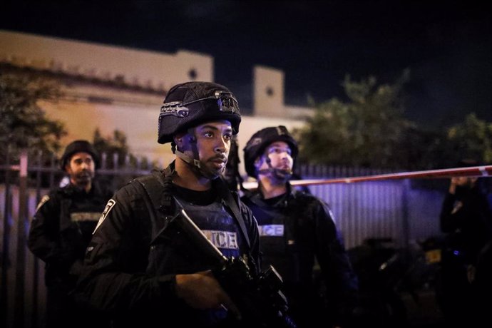 Policías israelíes en la ciudad de Elad