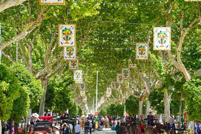 Paseo de caballo , durante el tercer día de Feria de Abril de Sevilla 2022 celebrada tras dos años de pandemia por el Covid-19, a 3 de mayo de 2022 en Sevilla (Andalucía, España)