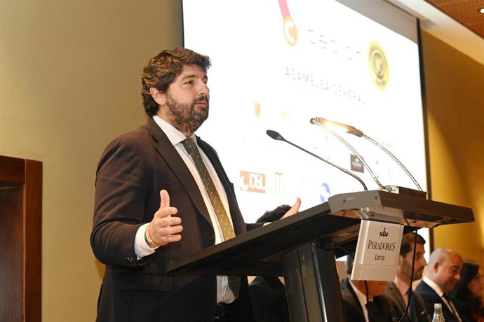 El presidente de la Comunidad, ,Fernando López Miras, clausura la Asamblea General de Ceclor.