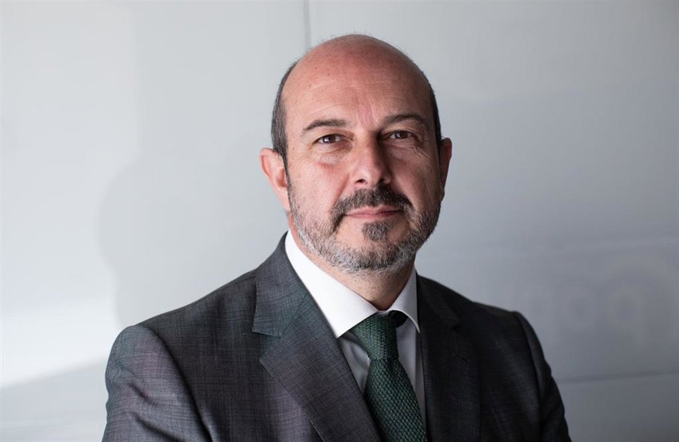 El vicesecretario de Coordinación Autonómica y Local del PP, Pedro Rollán, Pedro Rollán, posan durante una entrevista de Europa Press, en la sede del Partido Popular de la calle Génova, a 13 de abril de 2022, en Madrid (España). 