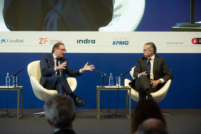 El conseller d'Economia i Hisenda, Jaume Giró, amb el president del Cercle d'Economia, Javier Faus, en la XXXVII Reunió Cercle d'Economia