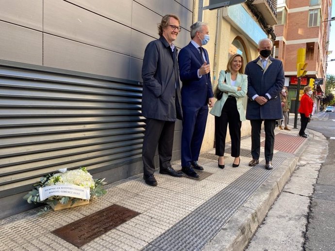 Homenaje a Manuel Giménez Abad en la calle donde fue asesinado por ETA el m6 de mayo de 2001