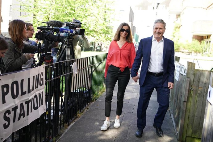 Keir Starmer, líder del Partido Laborista, acude a votar