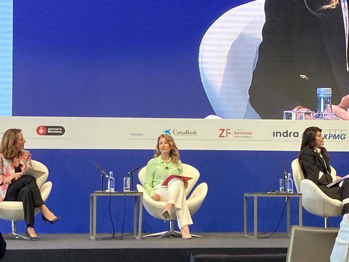 La ministra de Transportes, Movilidad y Agenda Urbana, Raquel Sánchez, durante su intervención en la sesión 'Talento femenino en la IV Revolución industrial' en la XXXVII Reunió Cercle d'Economia
