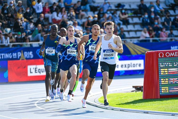 Archivo - Imagen de la prueba de 800 metros de la reunión de París de la Liga Diamante 2021