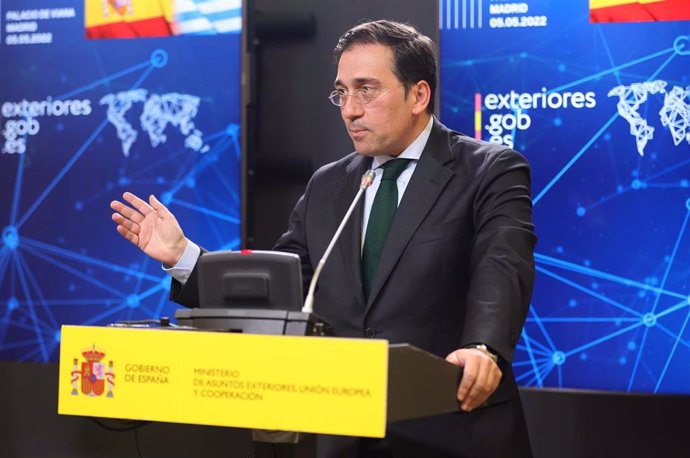 El ministro de Asuntos Exteriores, Unión Europea y Cooperación, José Manuel Albares, interviene en rueda de prensa tras reunirse con su homólogo, el Ministro de Asuntos Exteriores de la República Helénica de Grecia, en el Palacio de Viana, a 5 de mayo d