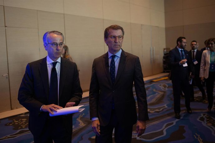 El president del PP, Alberto Núñez Feijóo, al costat del president del Cercle d'Economia, Javier Faus