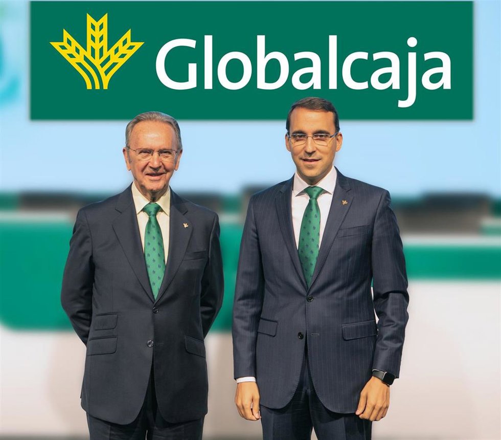 Archivo - En la imagen, el presidente y director general, Carlos de la Sierra y Pedro Palacios, respectivamente