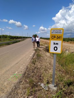 Palomares (al fondo, izda.) en una visita al camino de Posadas a Rivero.